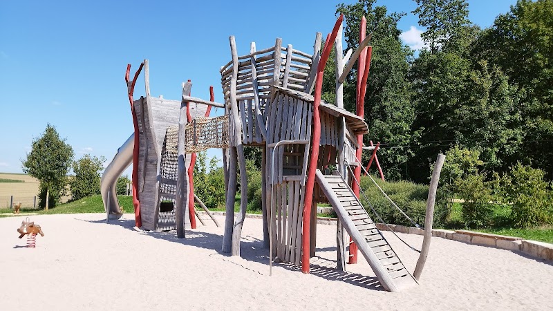 Roter Spielplatz, Heinz-Brenner-Weg