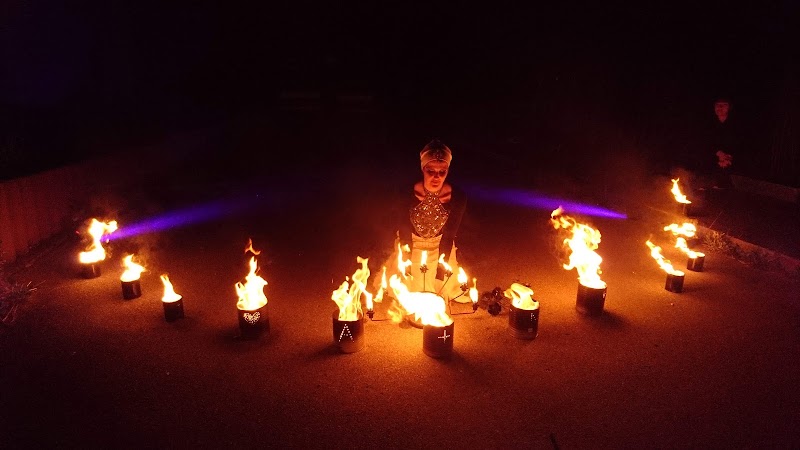 Maya in Motion - Feuerkünstler, Lichtkünstler, Seifenblasenkünstler für Feuershow, Lichtshow, Seifenblasenshow, Bauchtanzshow