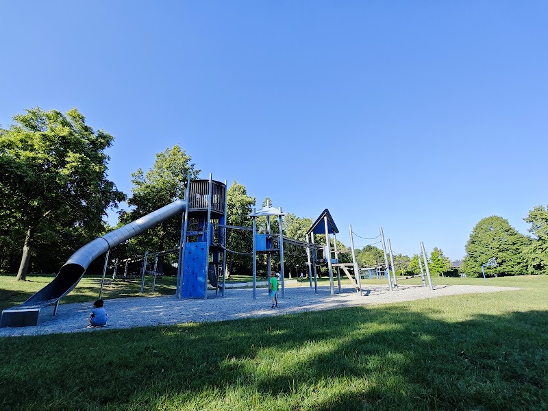 Blauer Spielplatz